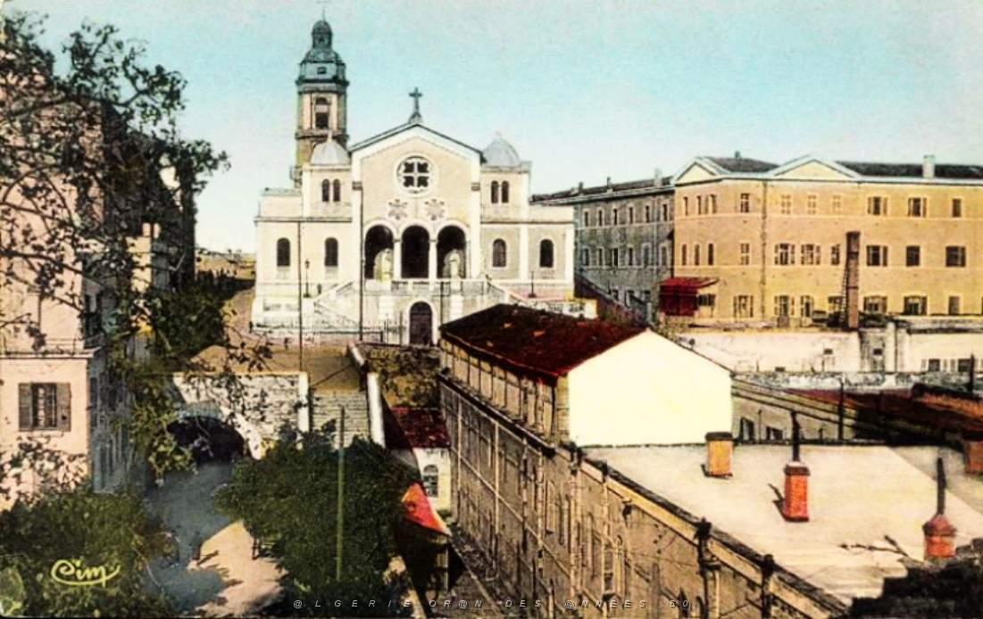 MB h- 04- eglise St-Louis et place de la perle.jpg